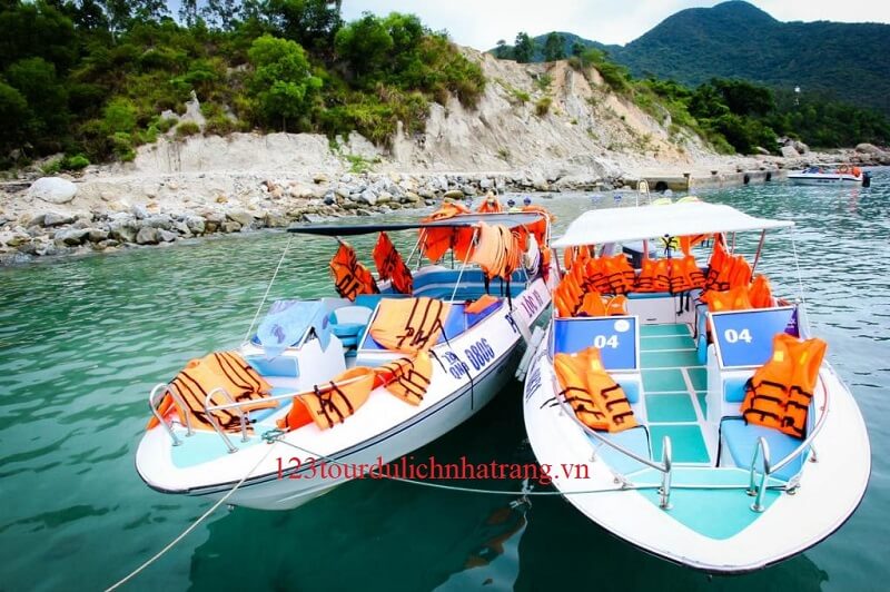 Thuê cano đi đảo Hòn Mun (3)